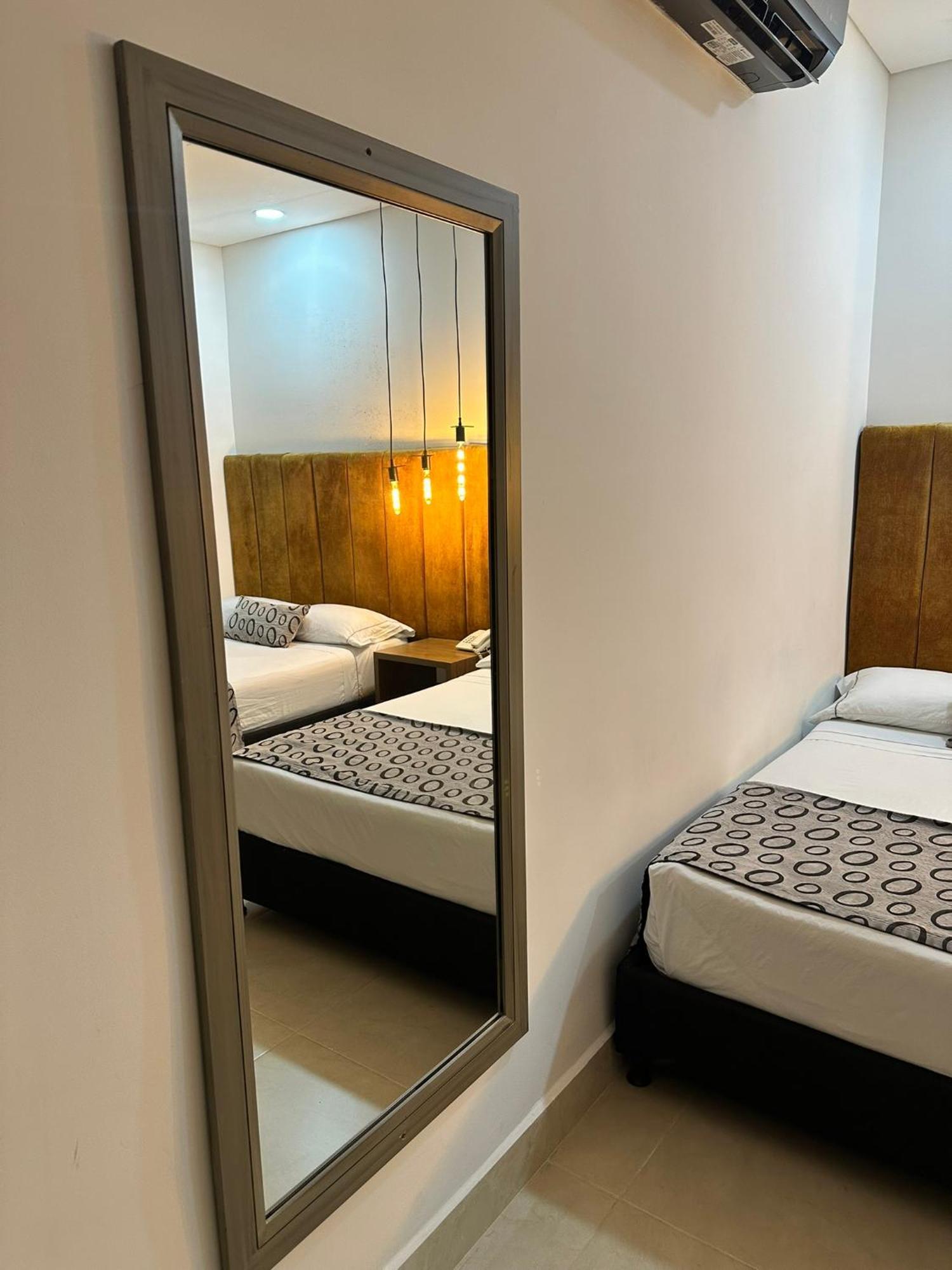 Hotel Merlott Lleras Медельин Экстерьер фото