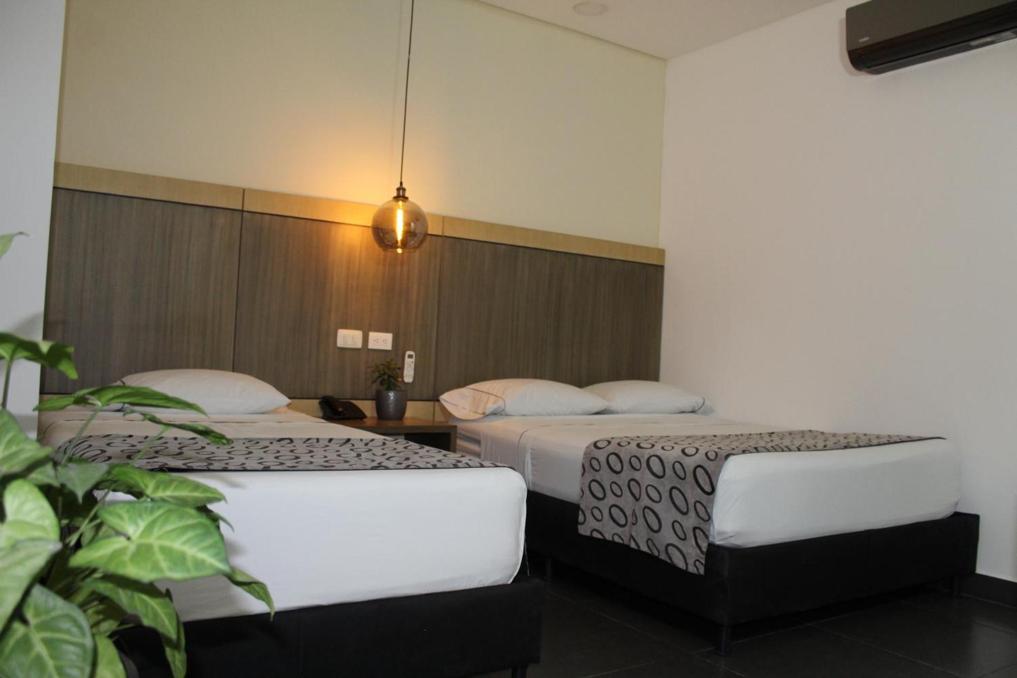 Hotel Merlott Lleras Медельин Экстерьер фото